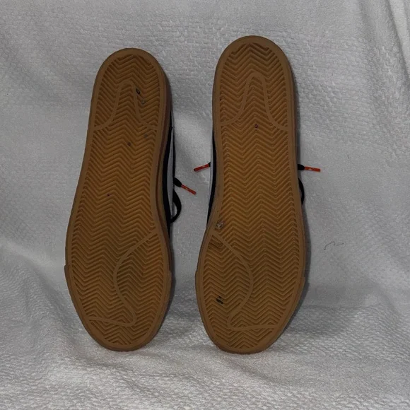 Nike Black and White Men's Sneakers with Gum Sole - Picture 4 of 6